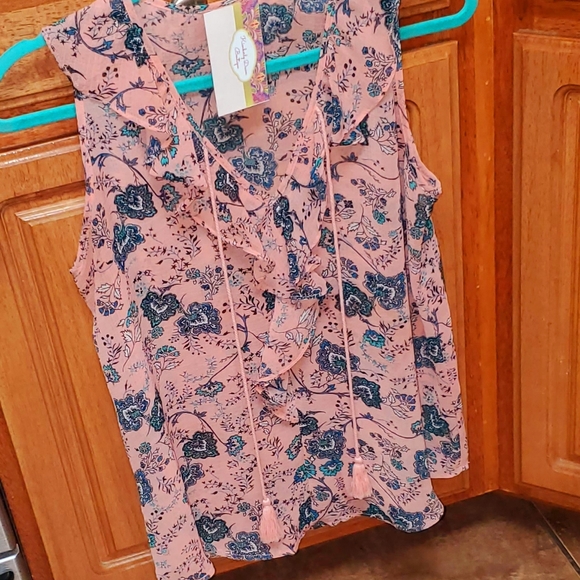 🆕️ Floral Ruffled V-Neck Pullover - Picture 5 of 7